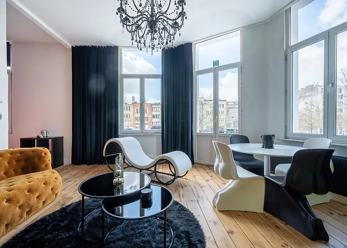 The Rabbit Hole Antwerp - Romantic Apartment With Adult Playroom