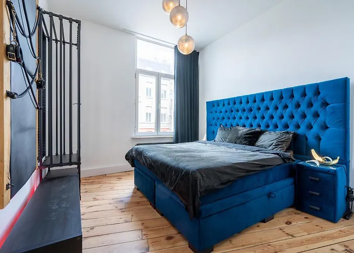 The Rabbit Hole Antwerp - Romantic Apartment With Adult Playroom